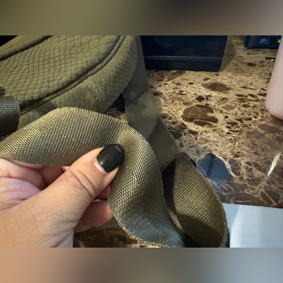 Global Generation Olive Textured Crossbody Bag NWT - Picture 3 of 4